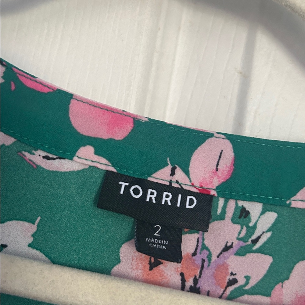 Torrid colorful floral print short sleeve blouse size 2X - Picture 3 of 4